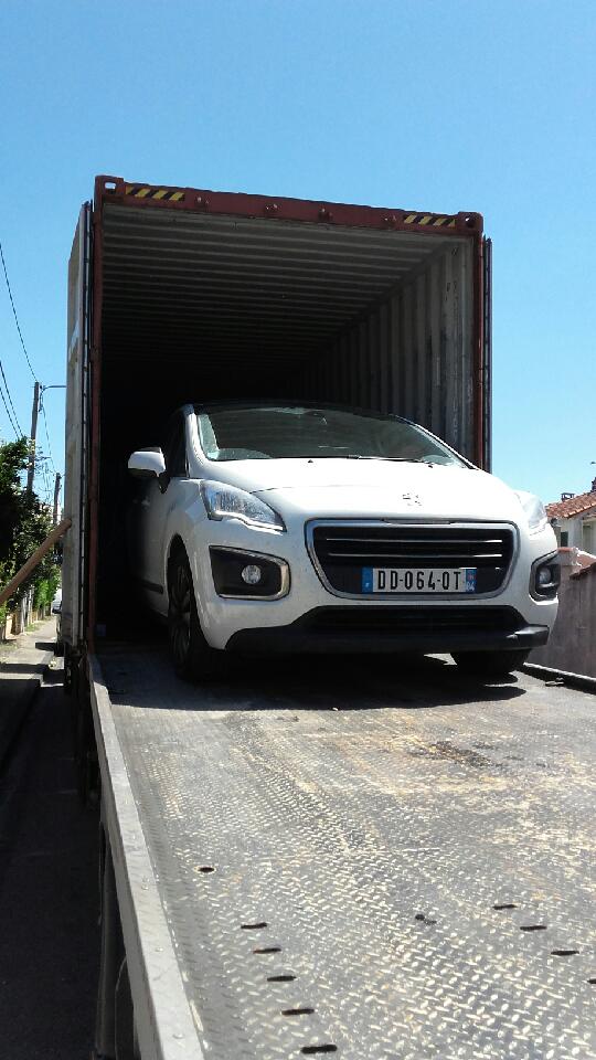 Déménagement : une voiture dans un contenaire en direction de la Guadeloupe