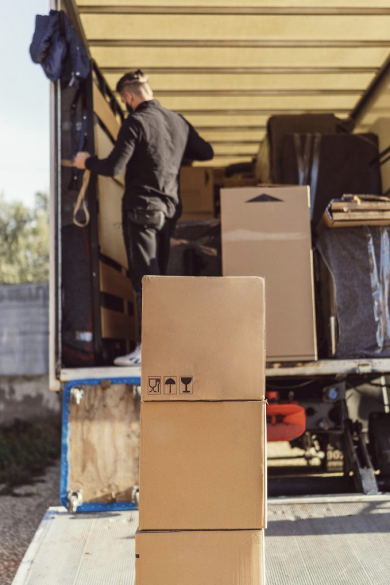 Autorisation de stationnement pour un déménagement : pourquoi est-ce indispensable ?